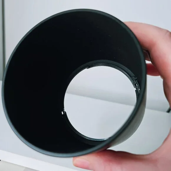 Canon EF 100mm  f/2.8L Macro IS USM Lens with Lens case & Lens hood - Picture 7 of 11